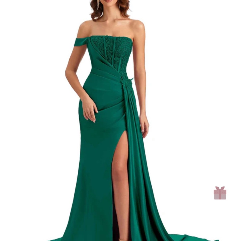 Elegant Green Off-Shoulder Evening Dress